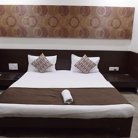 Hotel Palm View Residency Вадодара Экстерьер фото
