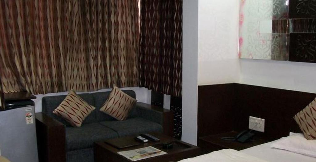 Hotel Palm View Residency Вадодара Экстерьер фото