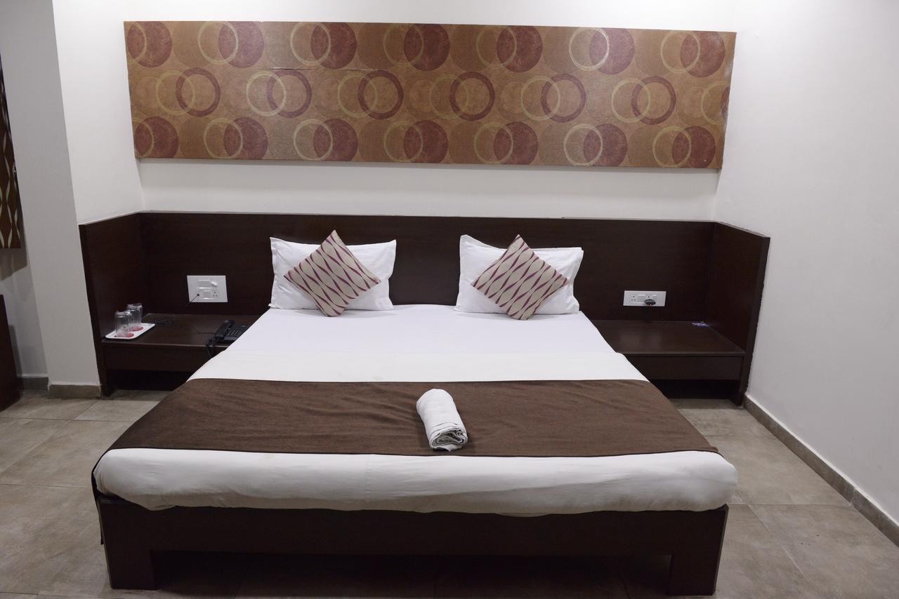 Hotel Palm View Residency Вадодара Экстерьер фото