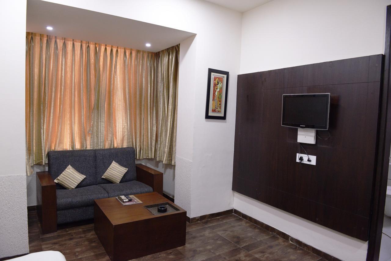 Hotel Palm View Residency Вадодара Экстерьер фото